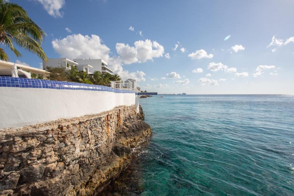 Oceanfront Escape Sunset Views and Caribbean Breeze - 1