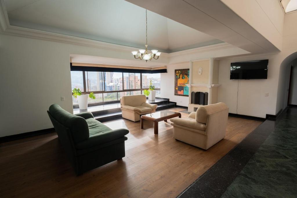 Apartamento amplio en El Poblado, cerca de Provenza - 1