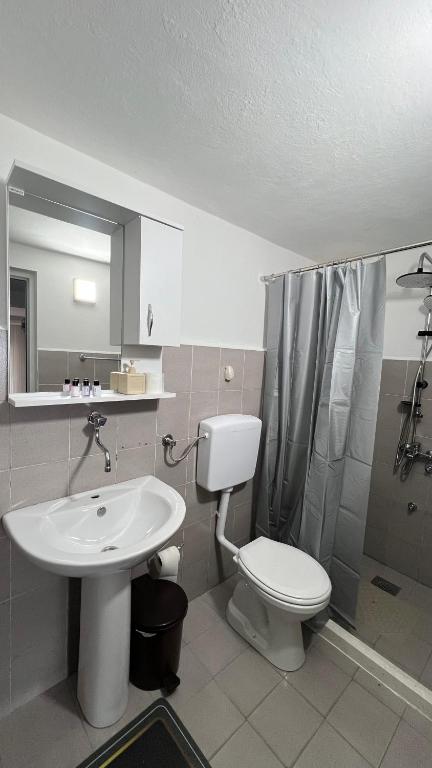 Golden Sun Apartment - 3
