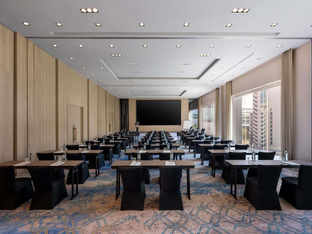 Highly rated by business travelers