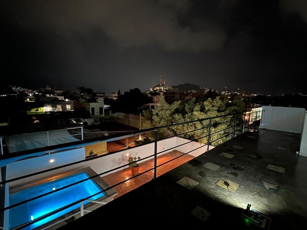 comfortable, spacious, central with a pool and terrace - 3