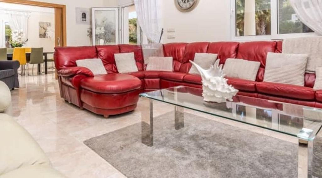 Villa sits on an immaculate south-facing - 4