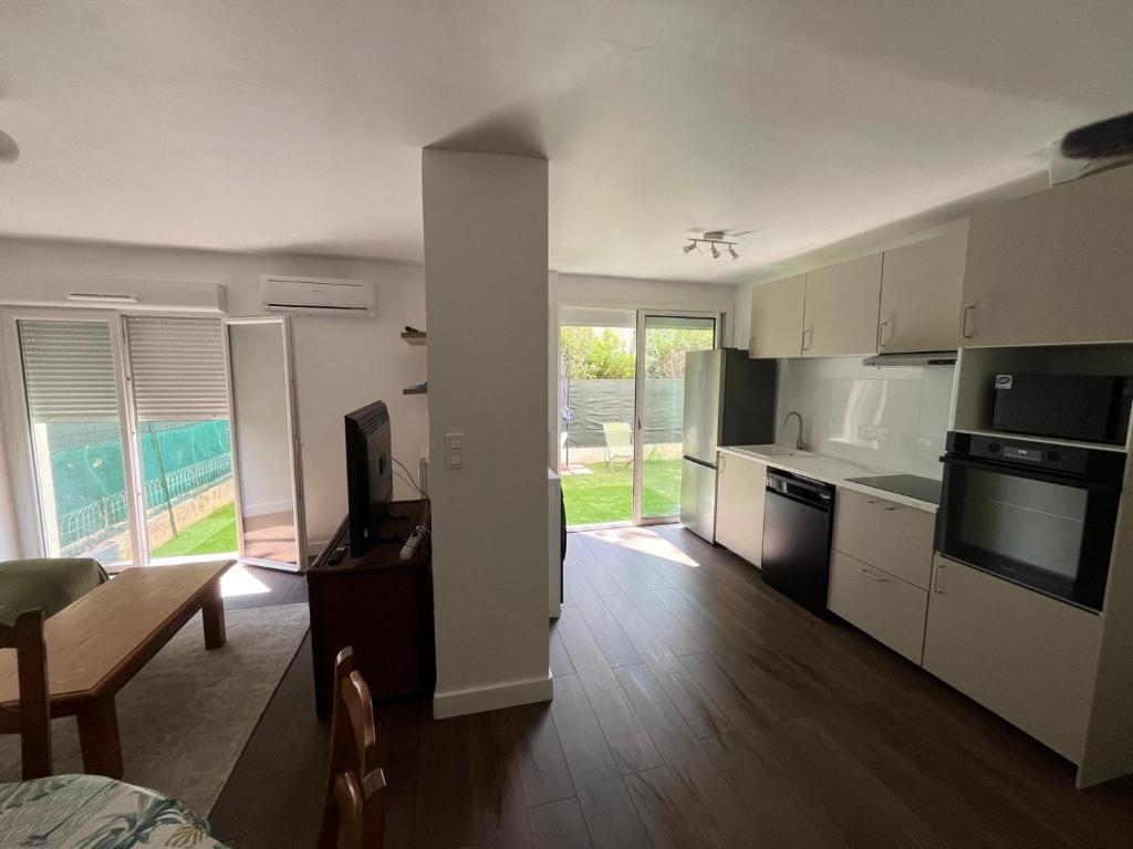 Appartement T2 Terrasse 50m2 plein sud Parking 5 min de la plage - 4