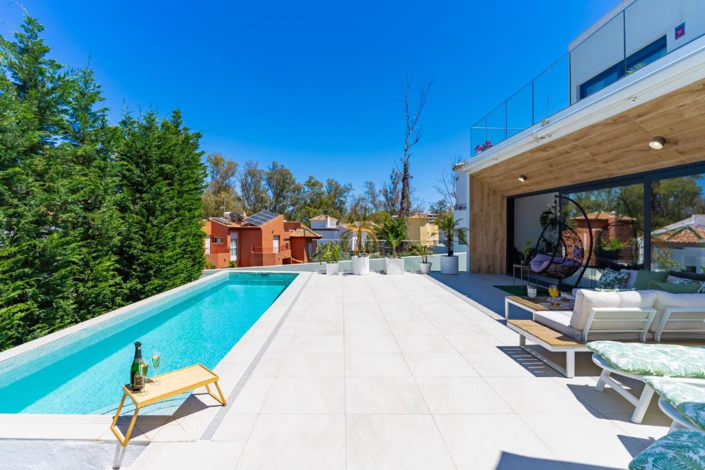 Villa Foresta with Pool & Garden by Stay Belonio - 4