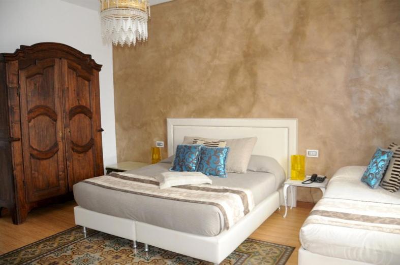 Suite con due bagni ,in centro ,con parcheggio e prima colazione - 4