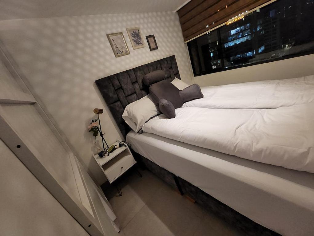 RociMar Modern Executive Suite - City Escape - 4