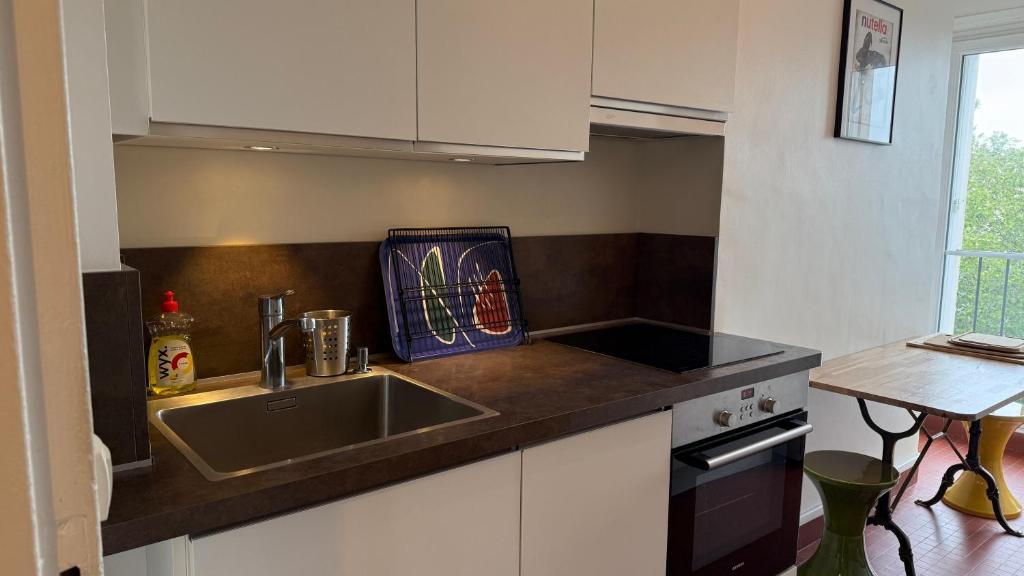 Appartement au design rétro avec ascenseur, balcon et vue panoramique - 3