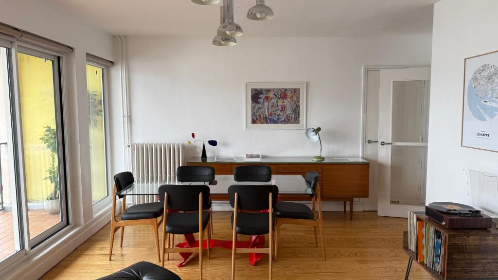 Appartement au design rétro avec ascenseur, balcon et vue panoramique - 2