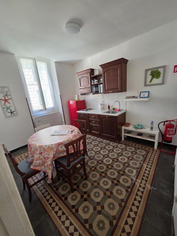 NICHOLISA Apartment - Wifi kitchen and AC - 5