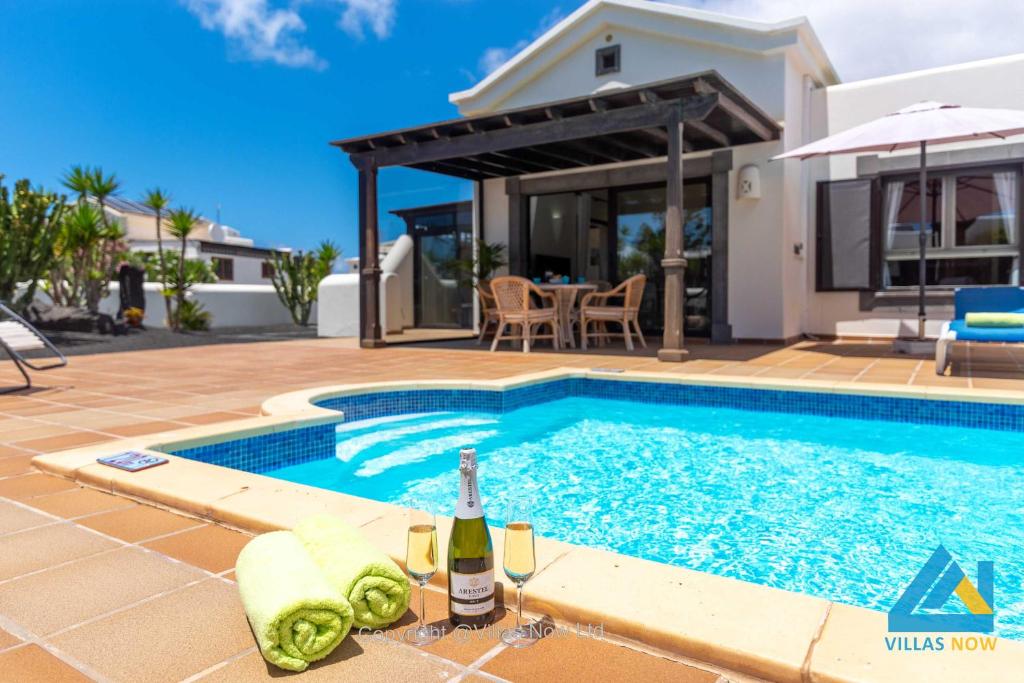 Villa Del Faro - Sunshine Awaits by Villas Now Ltd - 2