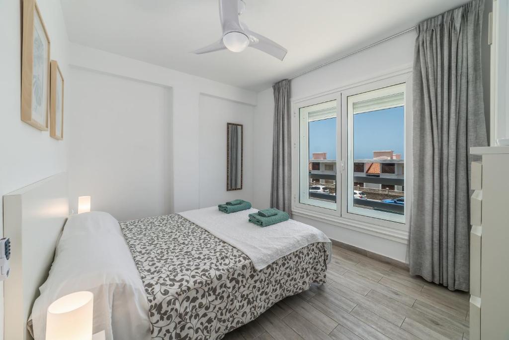 Playa Vistas Apartment 2 Bed Terrace Pool & AC - 3