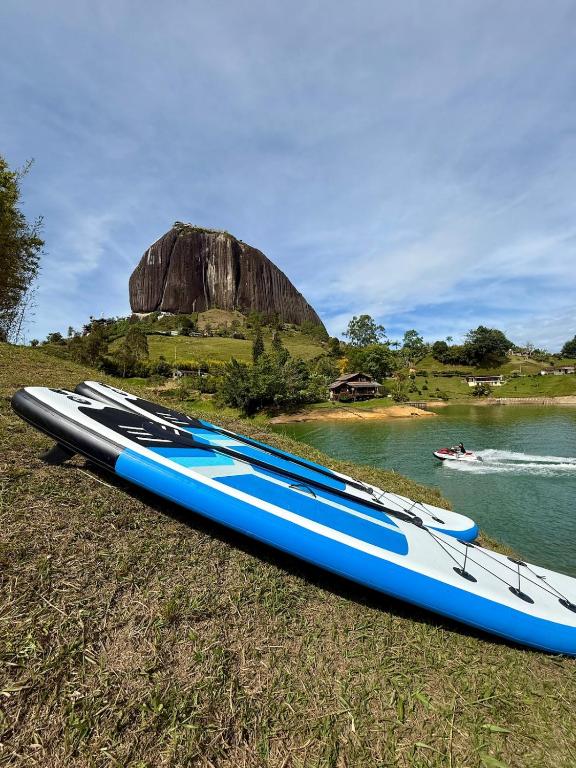 Rock View with Jacuzzi, Paddleboards and Lake - 4