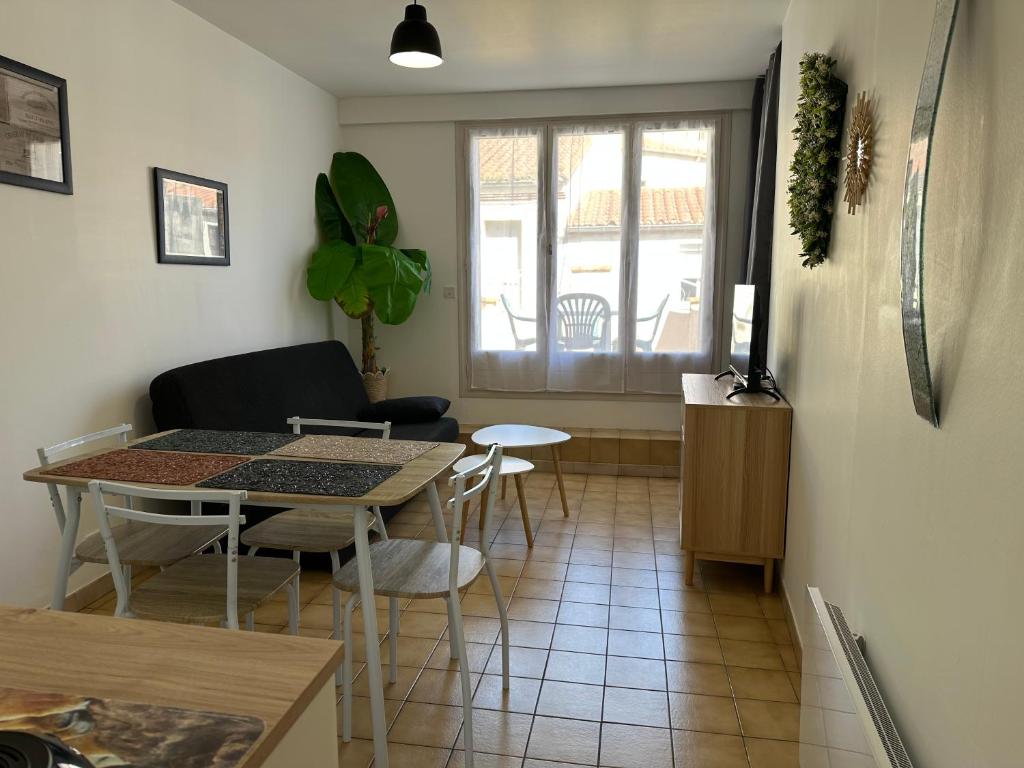 Appartement T2, 4 couchages avec Terrasse privée, tout proche de la cure thermale, centre-ville - 3