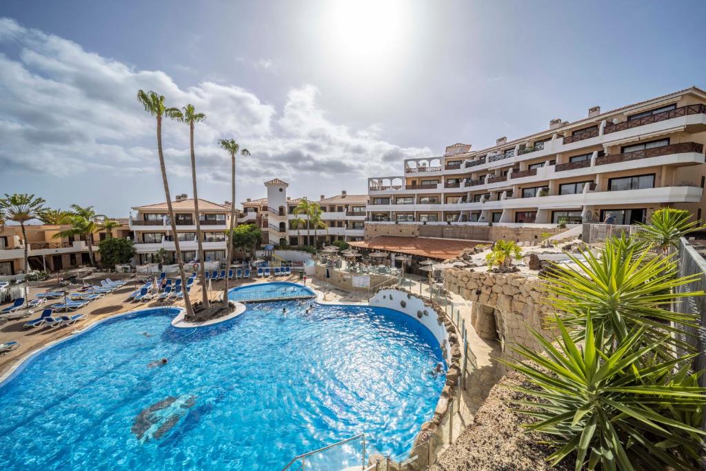 Tropical garden, big terrace, pools, sleeps 4 - 1