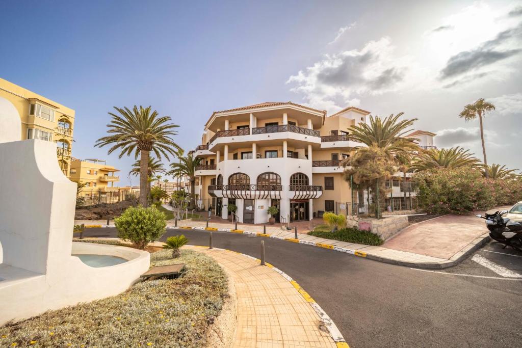 Tropical garden, big terrace, pools, sleeps 4 - 3