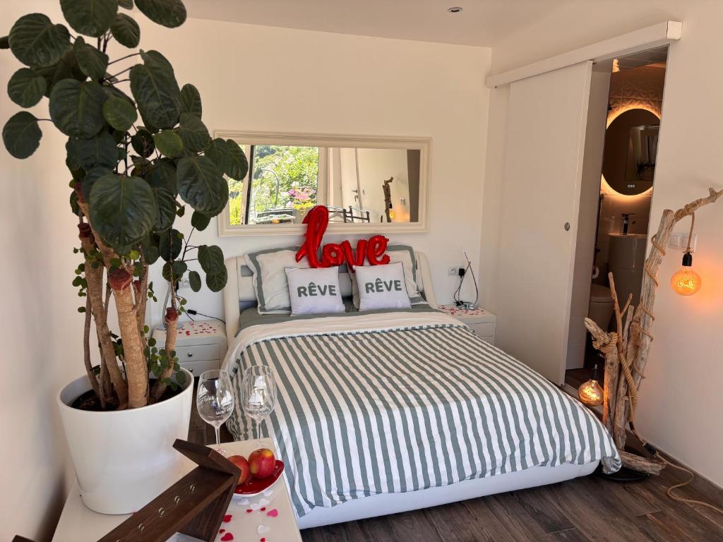 Petit Havre de Paix avec Jacuzzi Luxe & Jardin Privatif Zen - 2