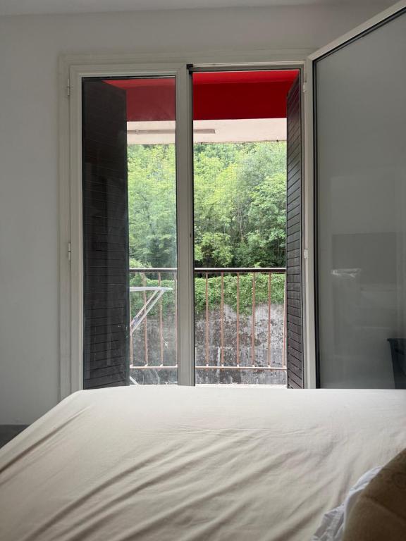 Apparently 2 bedrooms - 2