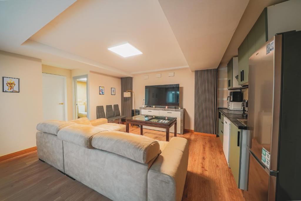 Private room inside a house Downtown 2 - 1