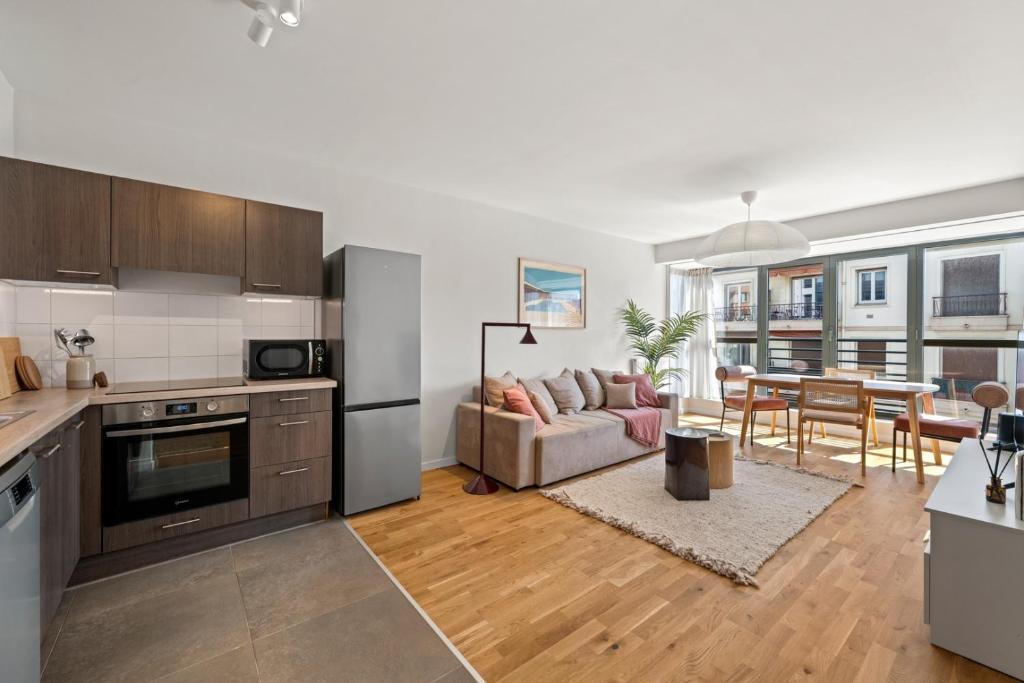 Stunning & Bright - 2 Bedrooms - Parking WiFi/AC - 1