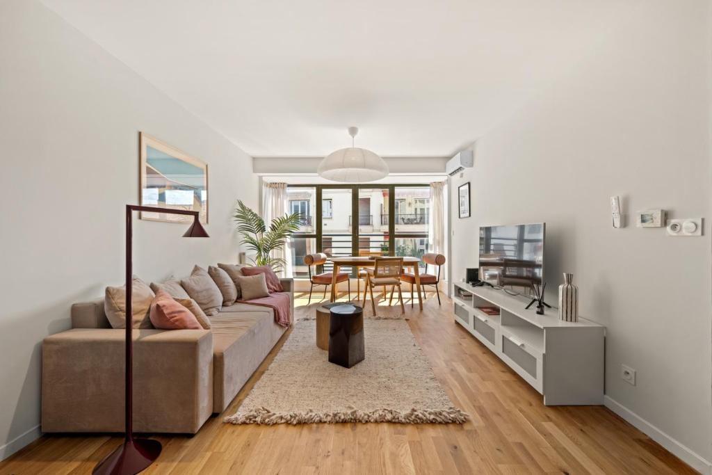 Stunning & Bright - 2 Bedrooms - Parking WiFi/AC - 2
