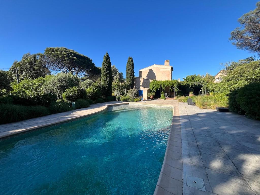 Family villa in the heart of Baie des Canebiers - 3