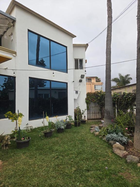 Large Balcony Beach House - 5