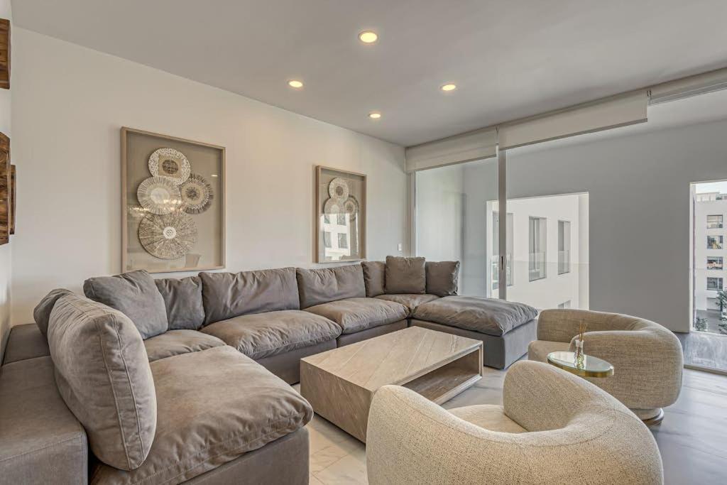 Spacious Luxury Apartment with Ocean Views, Pool and steps to Playa El Médano - 1