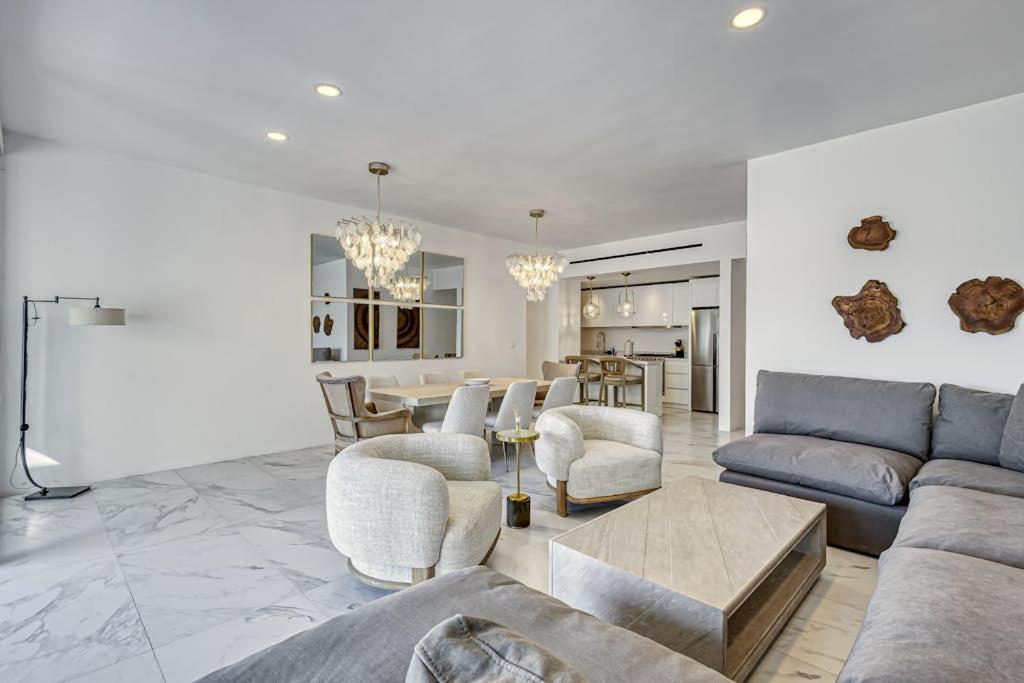 Spacious Luxury Apartment with Ocean Views, Pool and steps to Playa El Médano - 3