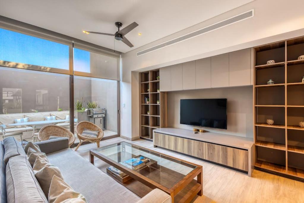 Modern Marina-View Penthouse with Private Hot Tub, Pool & Netflix - 2
