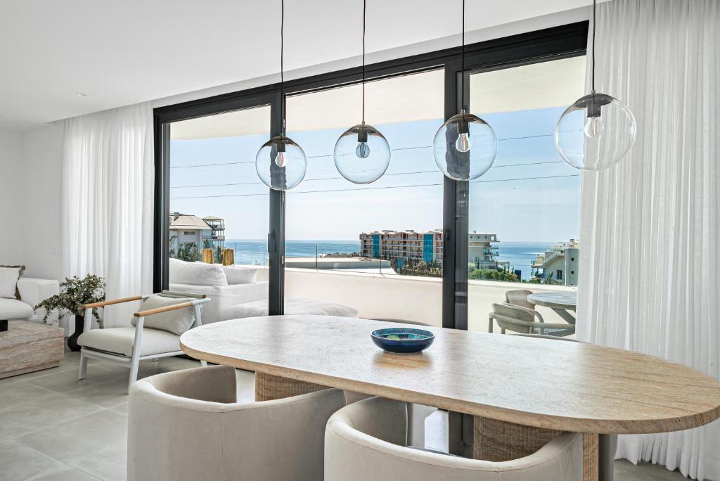 Elegant Sea-View Apartment in El Higuerón - 2