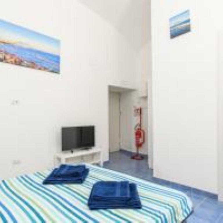 Neapolitan Room - 5