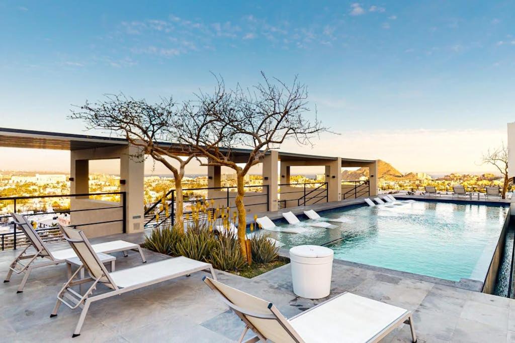 Cozy downtown Studio with Rooftop Pool & Arch/Ocean Views - 1