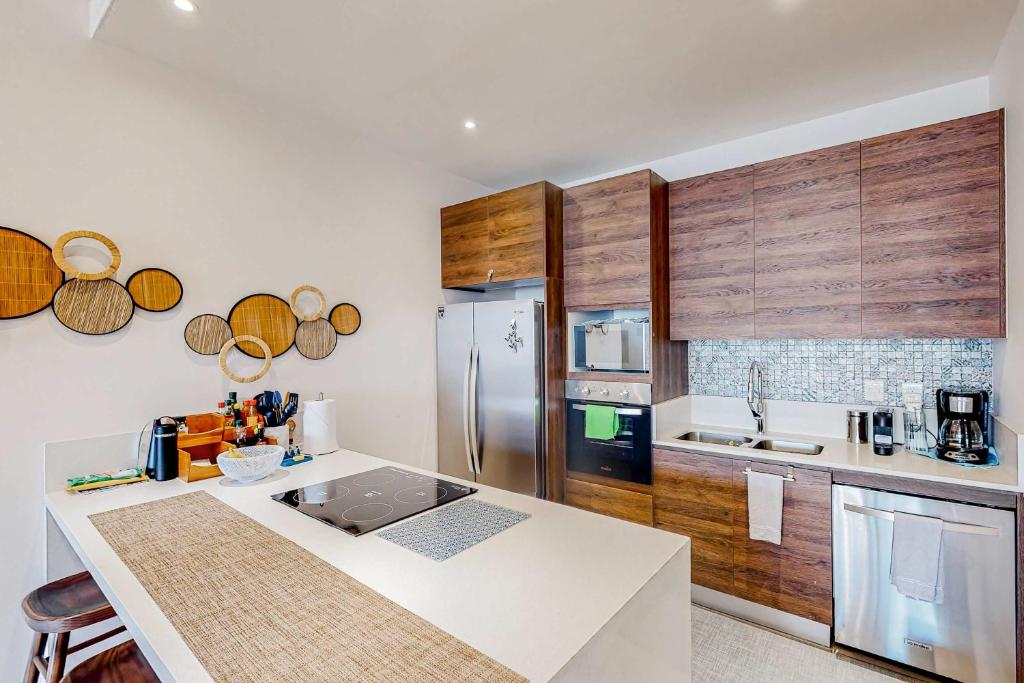 Stunning 2 BR - Pool - Awesome amenities - 4