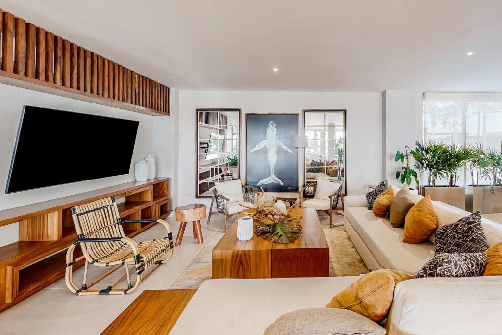 Stunning 2 BR - Pool - Awesome amenities - 5