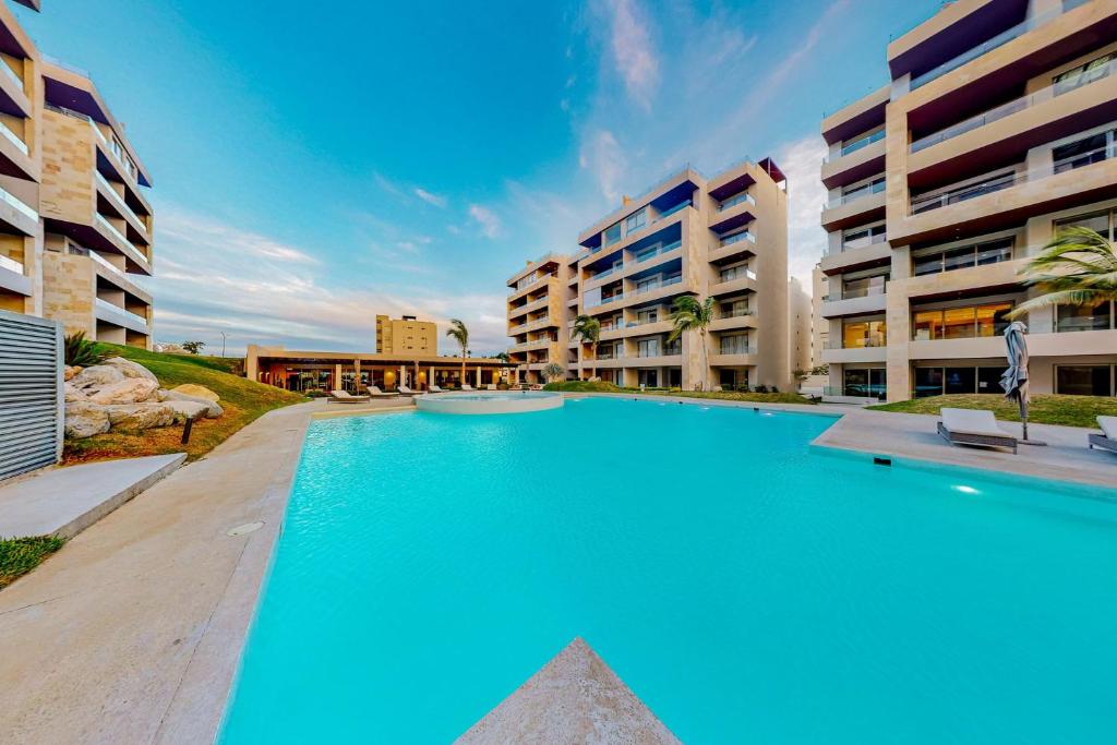 Stunning 3 BR - Pool - Awesome amenities - 1
