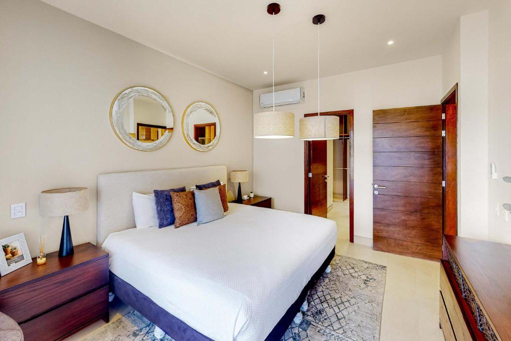 Stunning 3 BR - Pool - Awesome amenities - 4