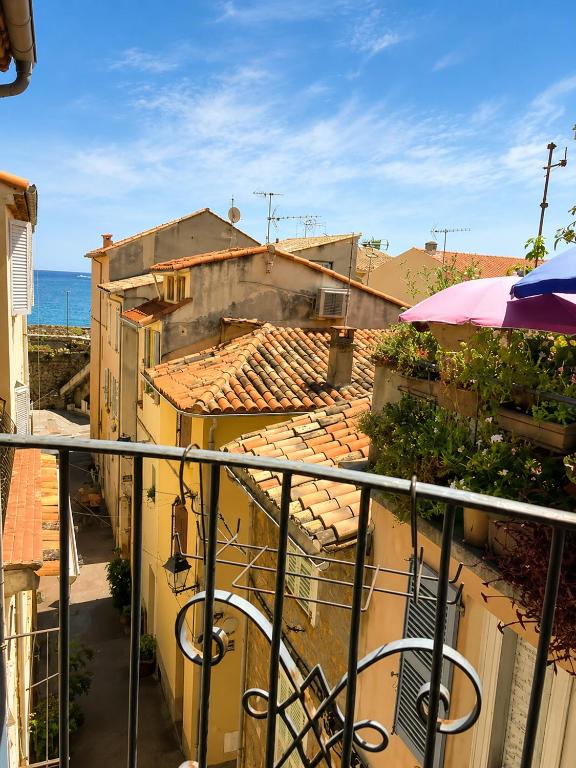 Appartement lumineux vue mer calme au cœur du viel Antibes clim neuve - 2
