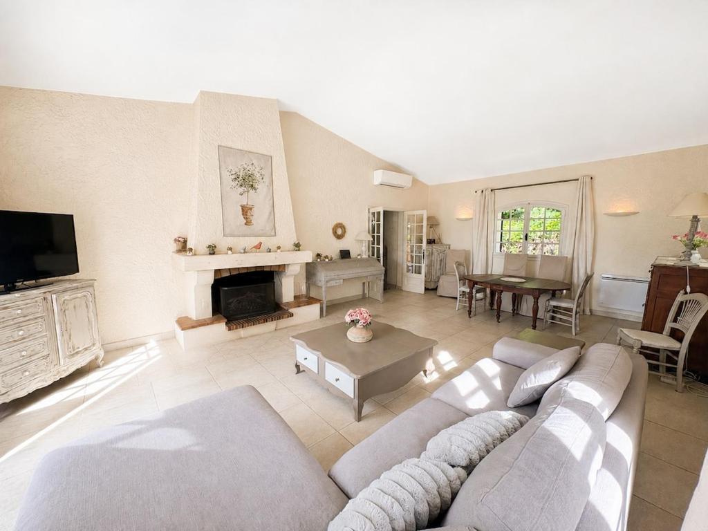 Beautiful villa with private pool with open view in a peaceful setting - 2