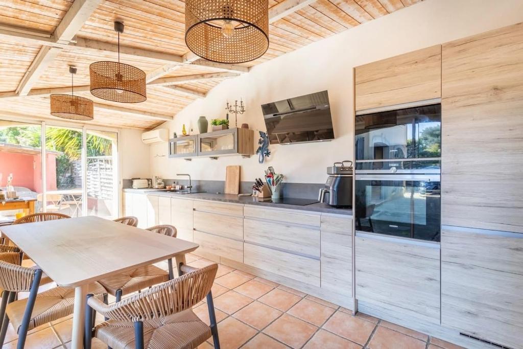 Clos des Plages Villa with Pool and Everything Within Walking Distance - 3