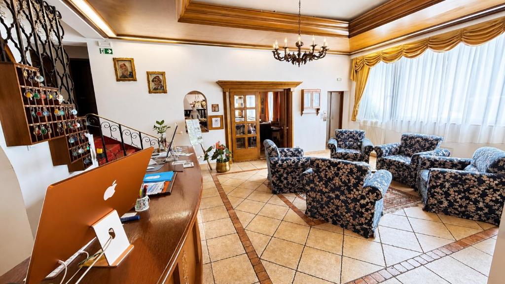 Hotel Regina Delle Dolomiti - 5