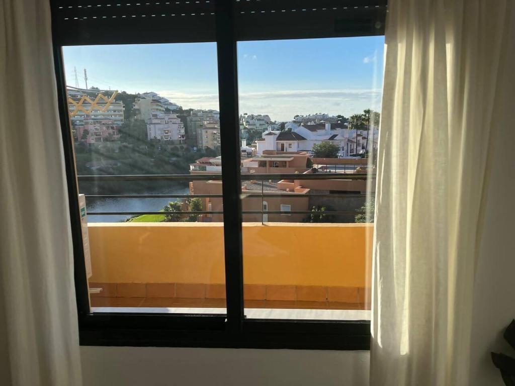 Bright & quiet 2bedroom with large terrace & pool - 5