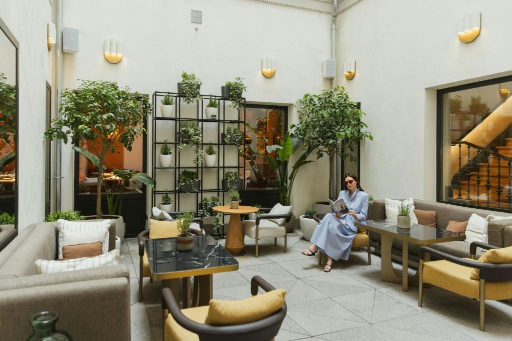 JW Marriott Hotel Madrid - 2