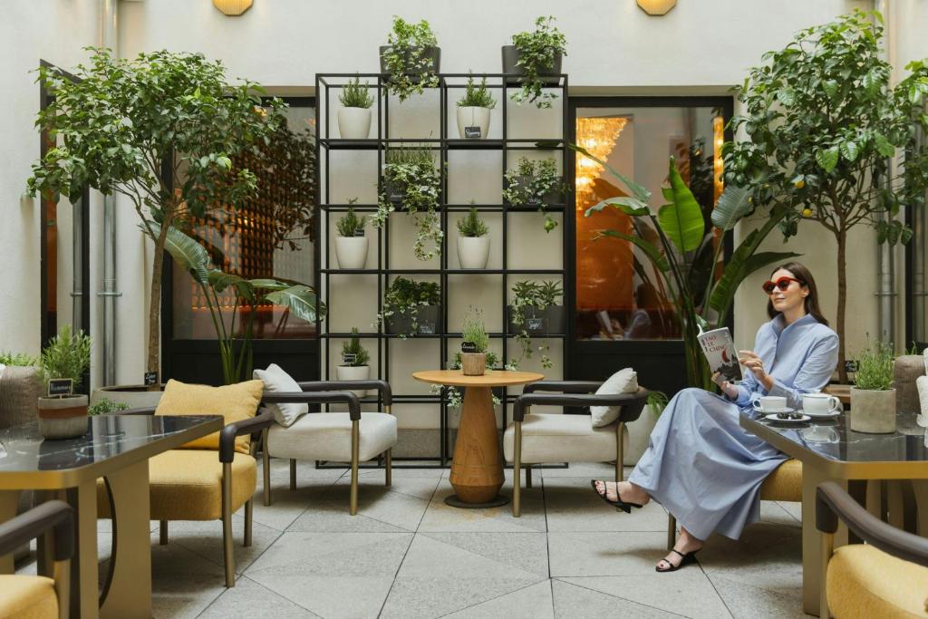 JW Marriott Hotel Madrid - 3