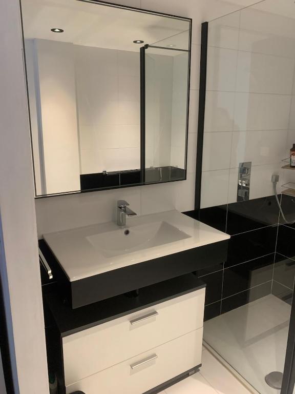 Comfortable 2 bedroom apartment perfect for 4 people - 5
