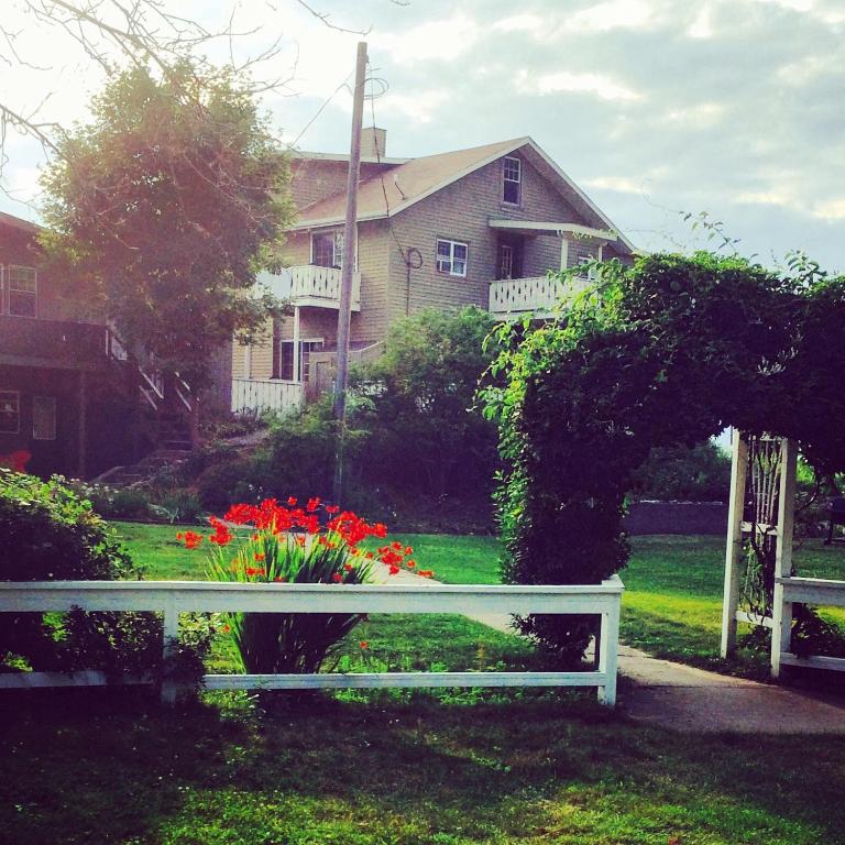 Michillinda Lodge Resort — Hotel in Whitehall (MI)