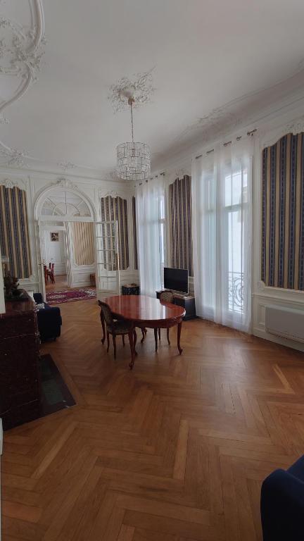 Appartement Haussmannien face aux halles - 3