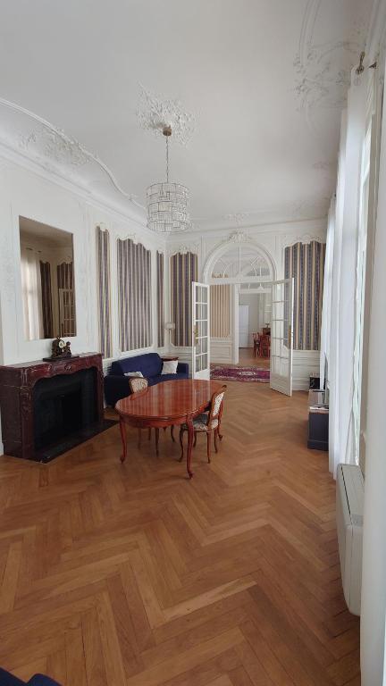 Appartement Haussmannien face aux halles - 2