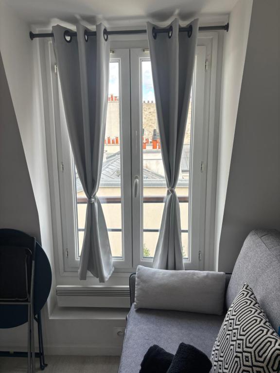 Paris 17ème - STUDIO compact 10m2 -110 sqf - coeur BATIGNOLLES - ideal SOLO traveler - 2