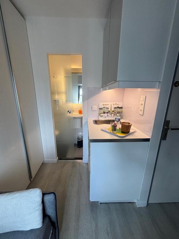Paris 17ème - STUDIO compact 10m2 -110 sqf - coeur BATIGNOLLES - ideal SOLO traveler - 5