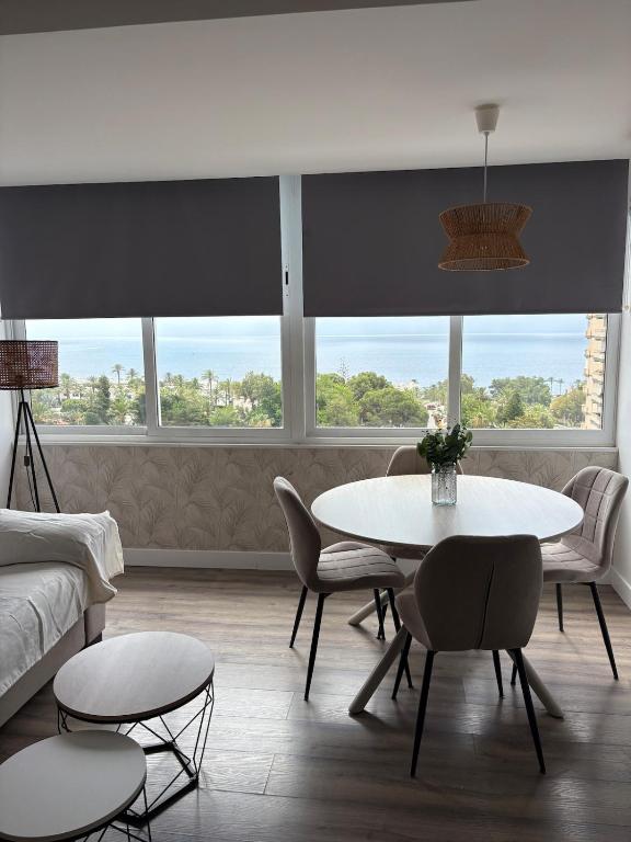 Estudio de diseño con vistas al mar - 1
